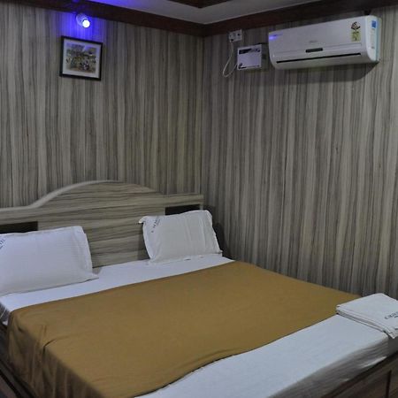 C M Hotel New Wodapatti Luaran gambar