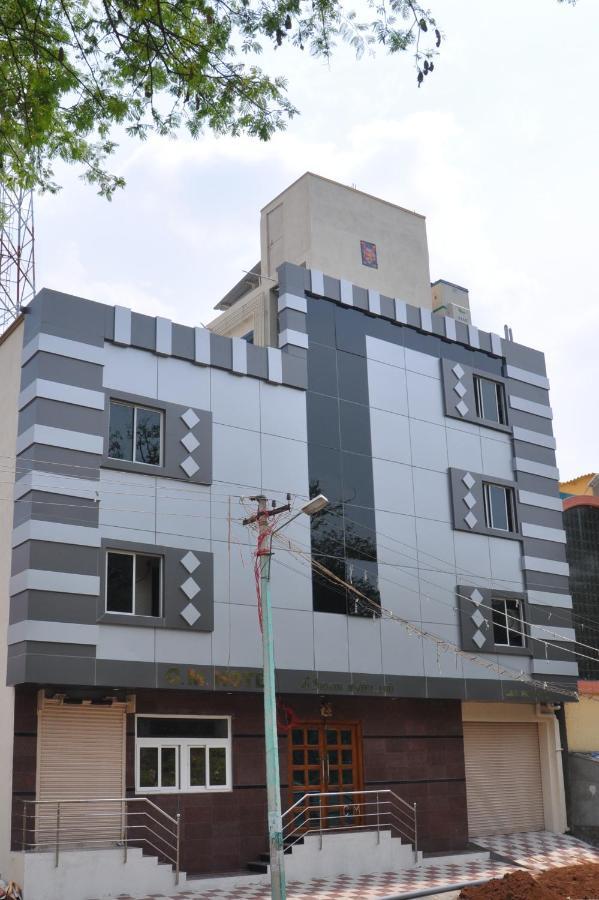 C M Hotel New Wodapatti Luaran gambar