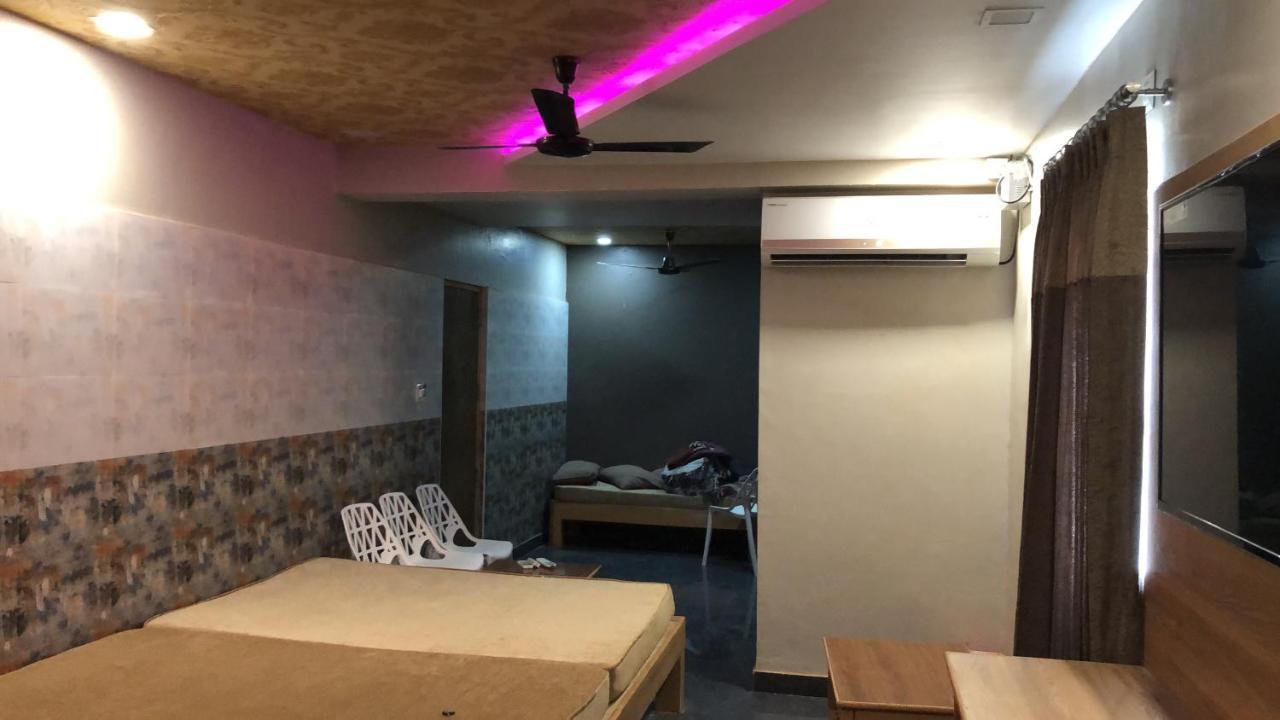 C M Hotel New Wodapatti Luaran gambar
