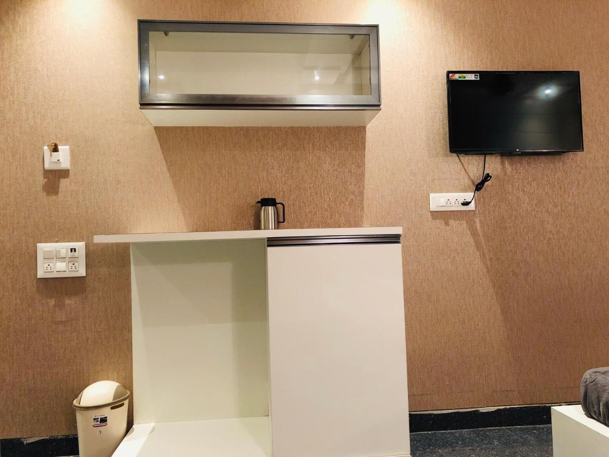 C M Hotel New Wodapatti Luaran gambar
