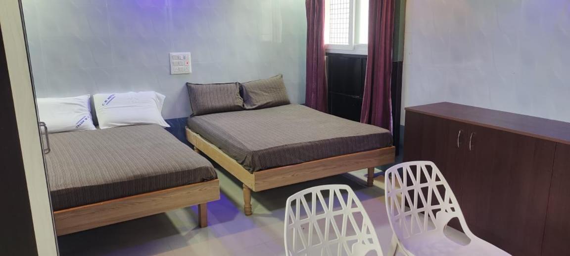 C M Hotel New Wodapatti Luaran gambar