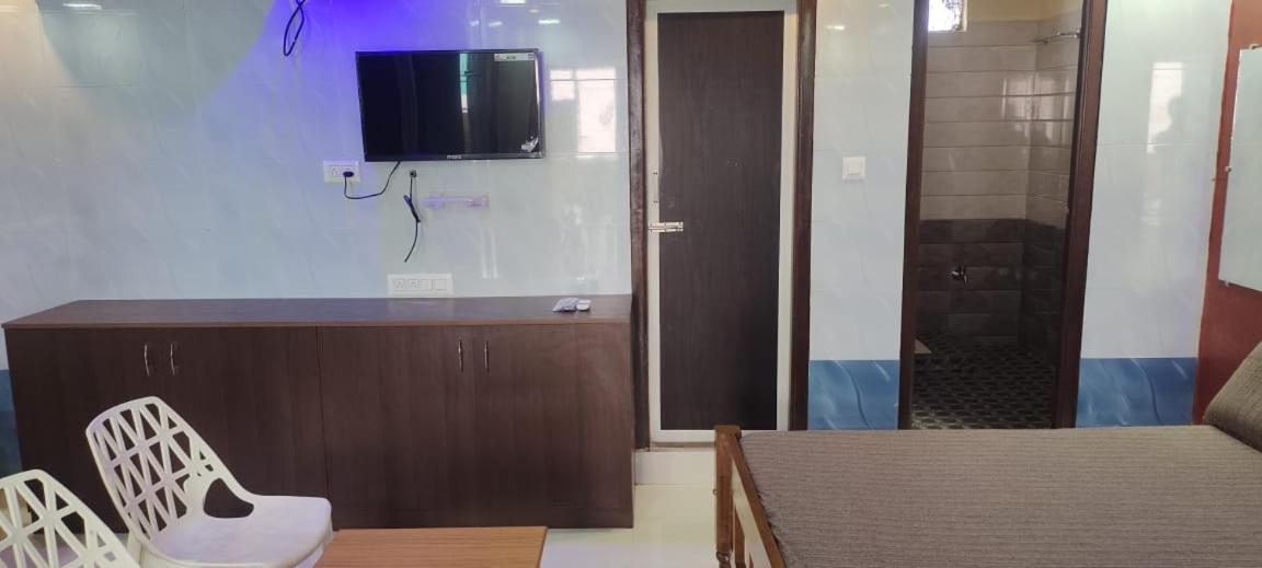 C M Hotel New Wodapatti Luaran gambar